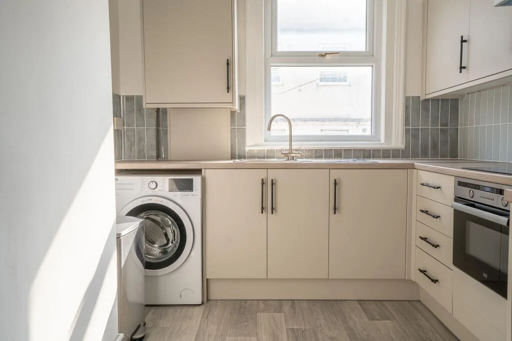 5 bedroom flat for rent