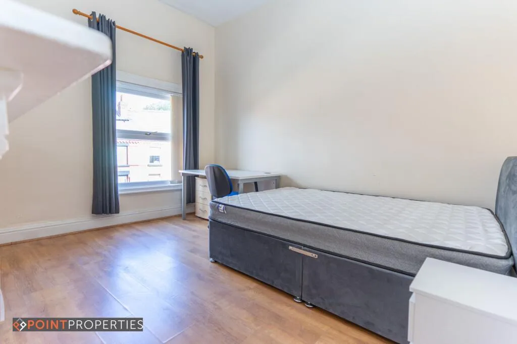 5 bedroom flat for rent