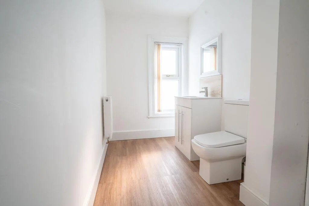 5 bedroom flat for rent
