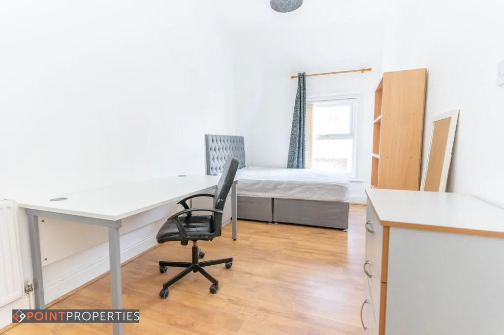 5 bedroom flat for rent