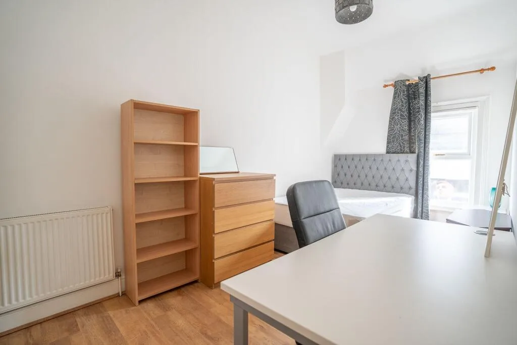 5 bedroom flat for rent