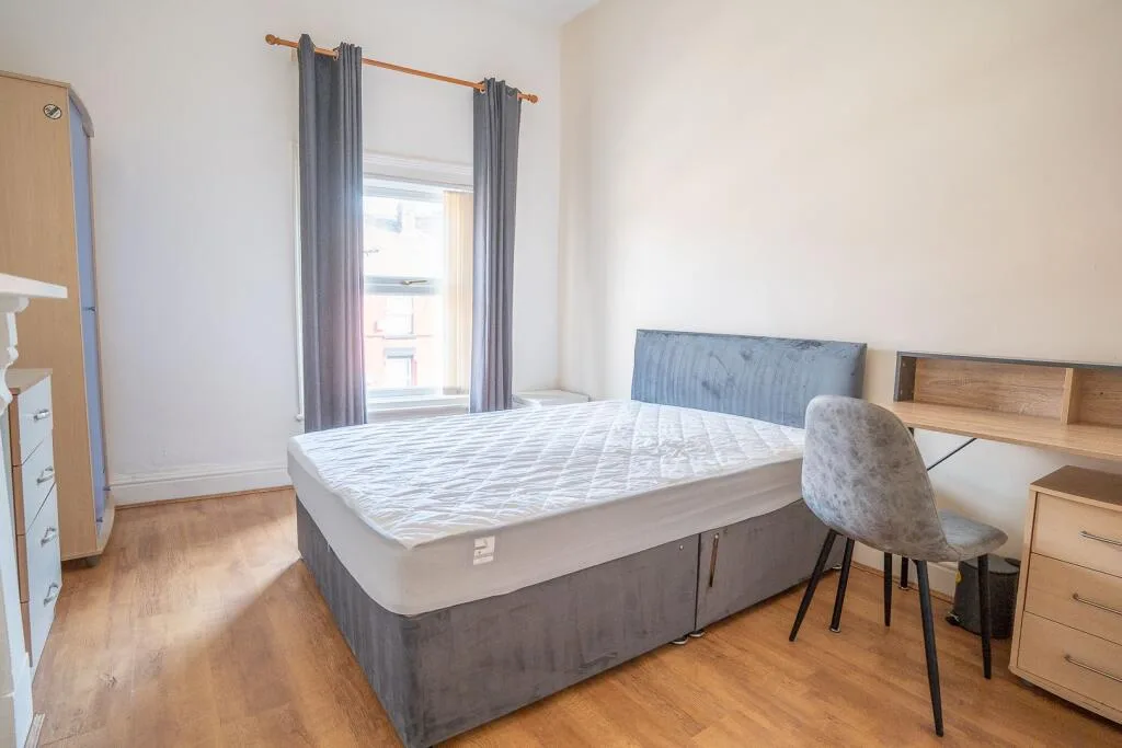 5 bedroom flat for rent
