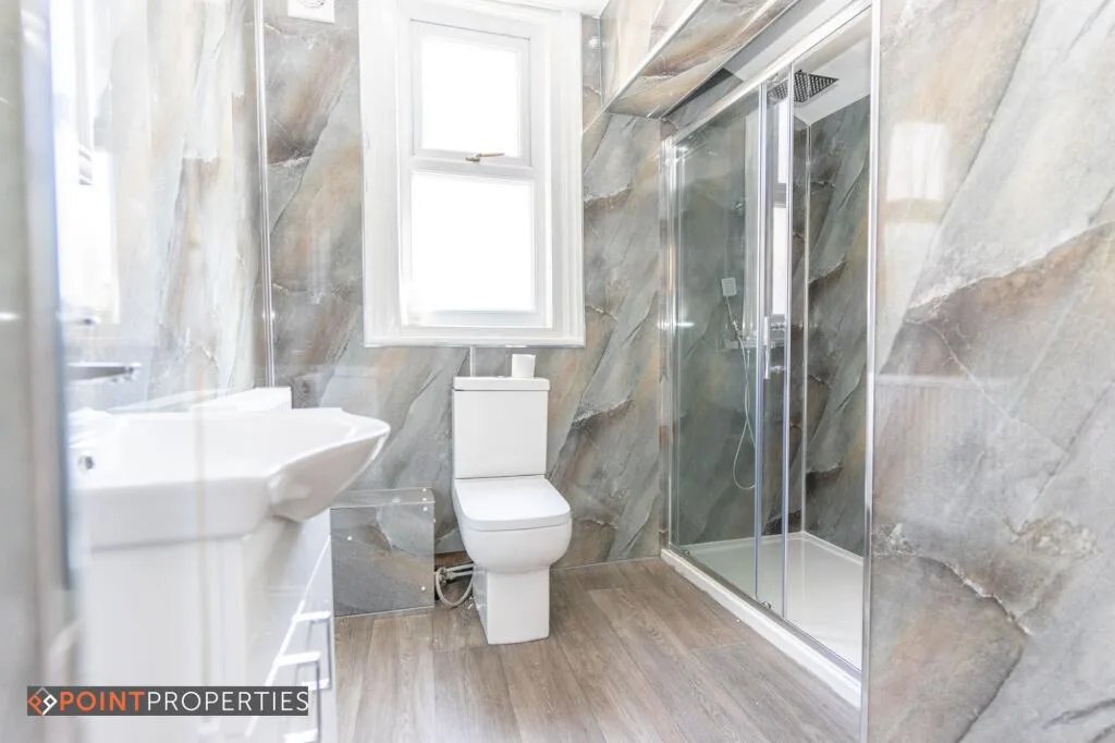5 bedroom flat for rent
