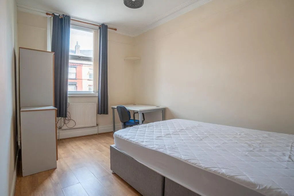 5 bedroom flat for rent