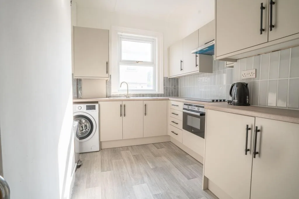 5 bedroom flat for rent