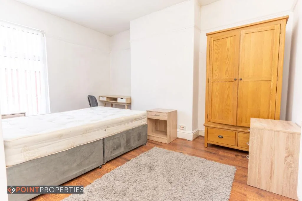 5 bedroom flat for rent