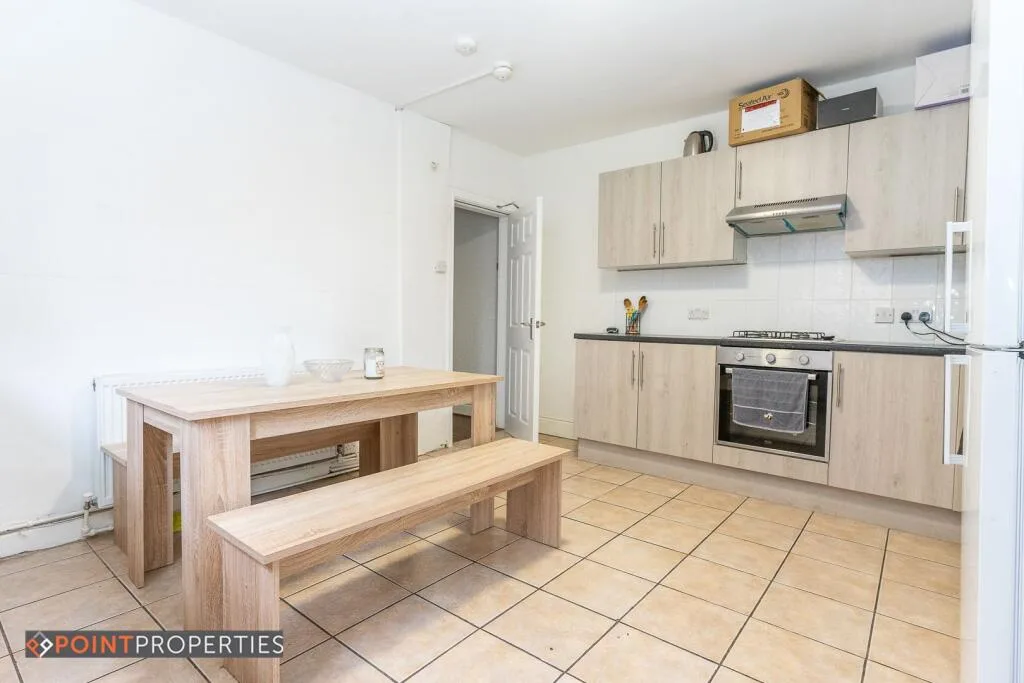 5 bedroom terraced house for rent