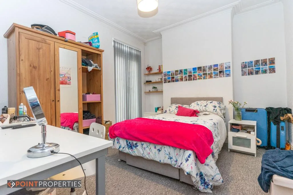 5 bedroom terraced house for rent