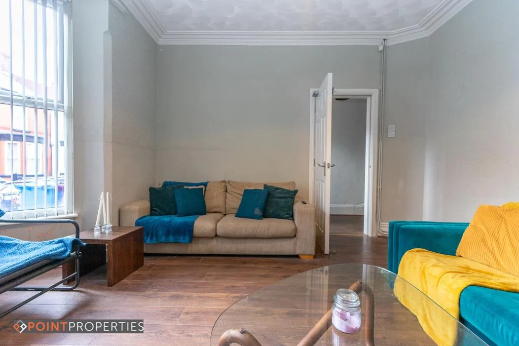 5 bedroom terraced house for rent