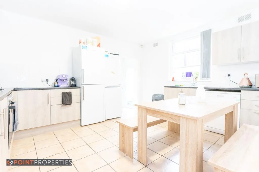 5 bedroom terraced house for rent
