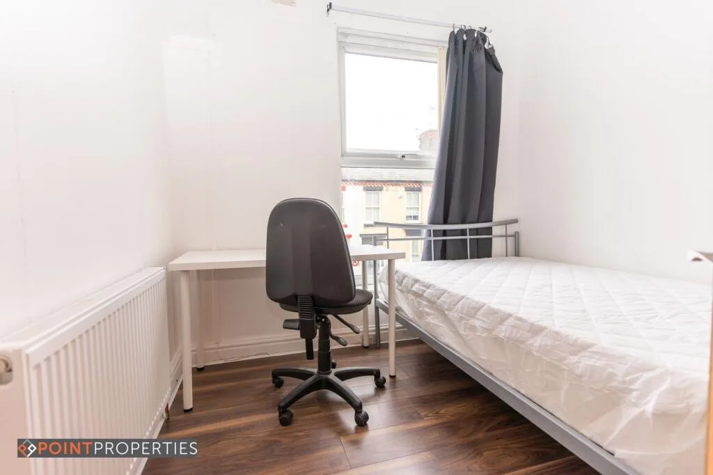 6 bedroom terraced house for rent