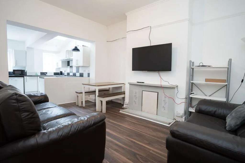 6 bedroom terraced house for rent