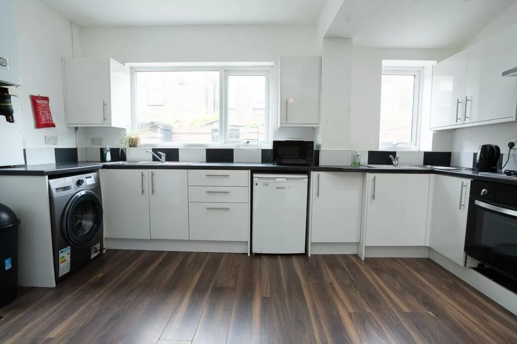 6 bedroom terraced house for rent