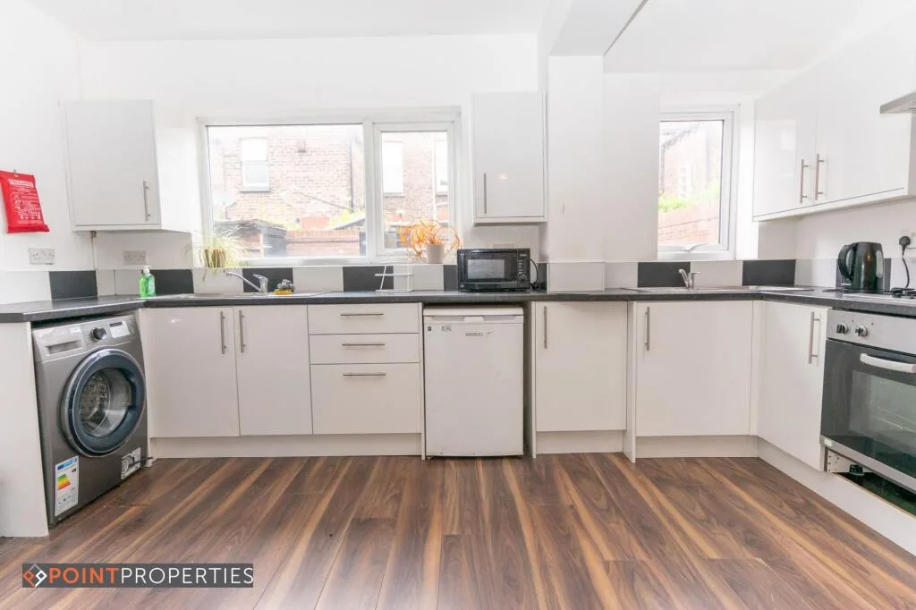 6 bedroom terraced house for rent