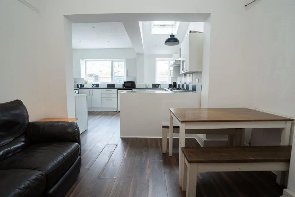 6 bedroom terraced house for rent