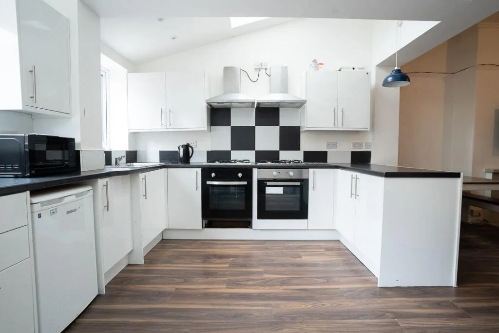 6 bedroom terraced house for rent