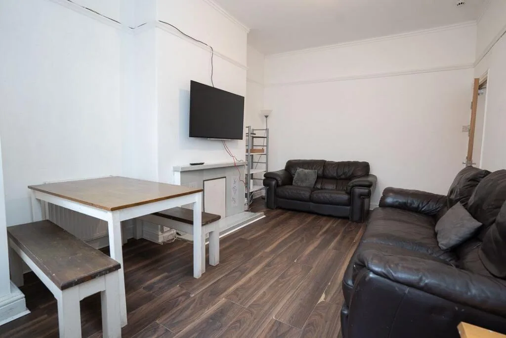 6 bedroom terraced house for rent