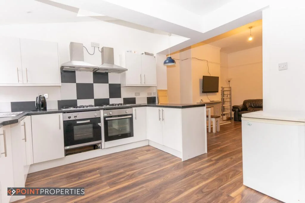 6 bedroom terraced house for rent