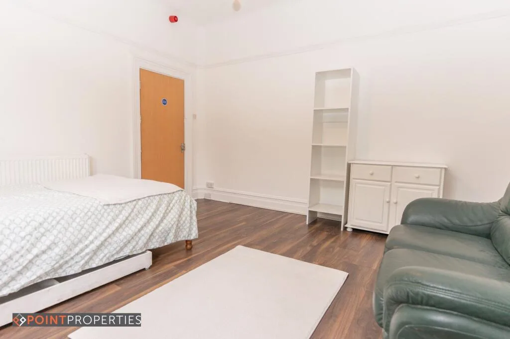 6 bedroom terraced house for rent