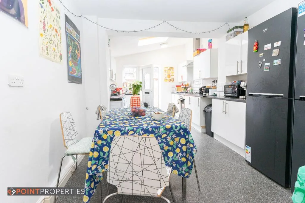 6 bedroom terraced house for rent