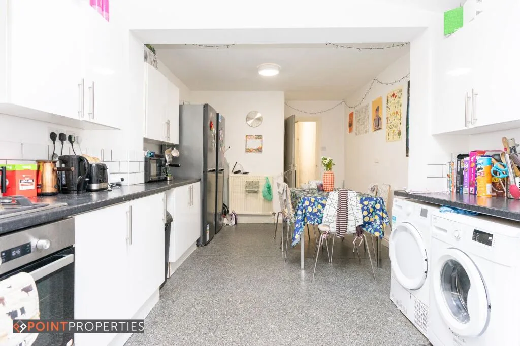 6 bedroom terraced house for rent