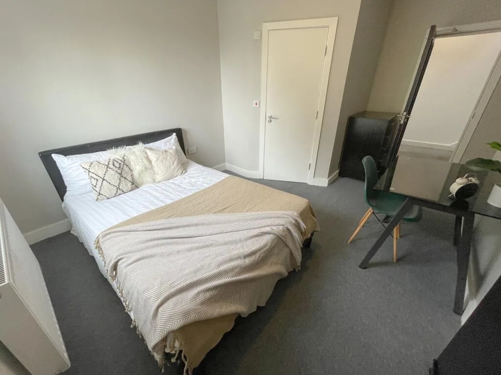 7 bedroom semi-detached house for rent