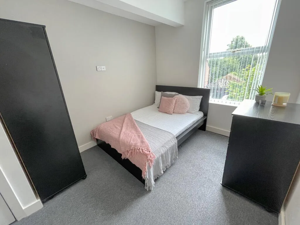 7 bedroom semi-detached house for rent