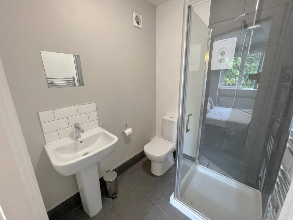 7 bedroom semi-detached house for rent