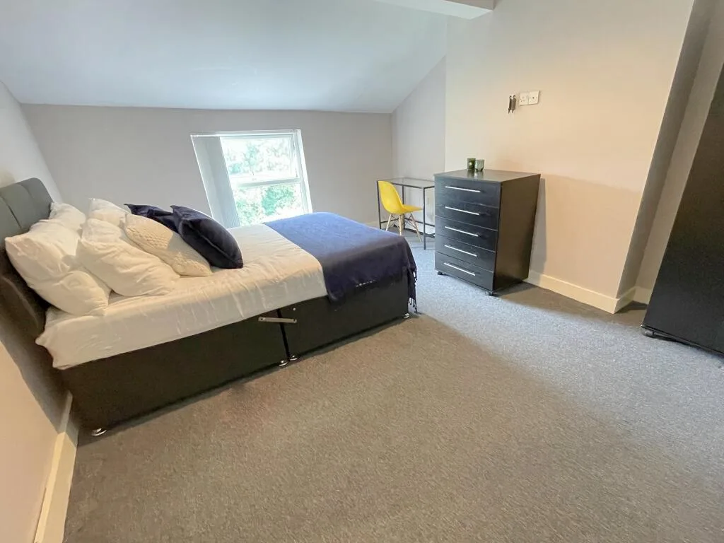 7 bedroom semi-detached house for rent