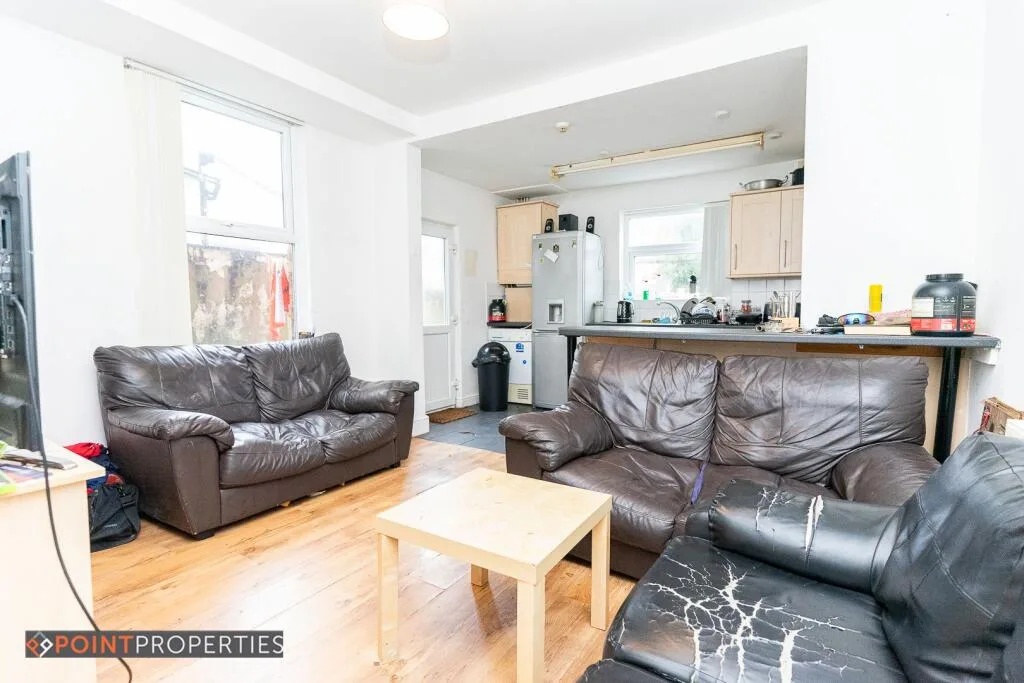 6 bedroom terraced house for rent