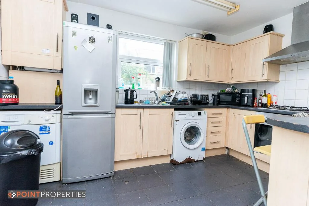 6 bedroom terraced house for rent
