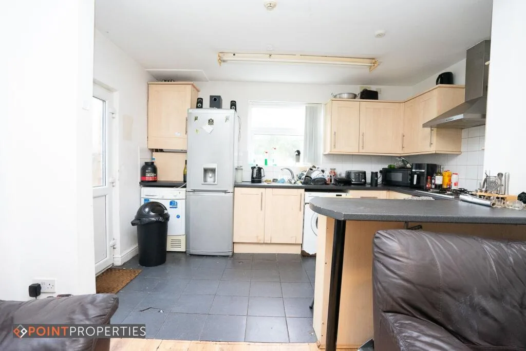 6 bedroom terraced house for rent