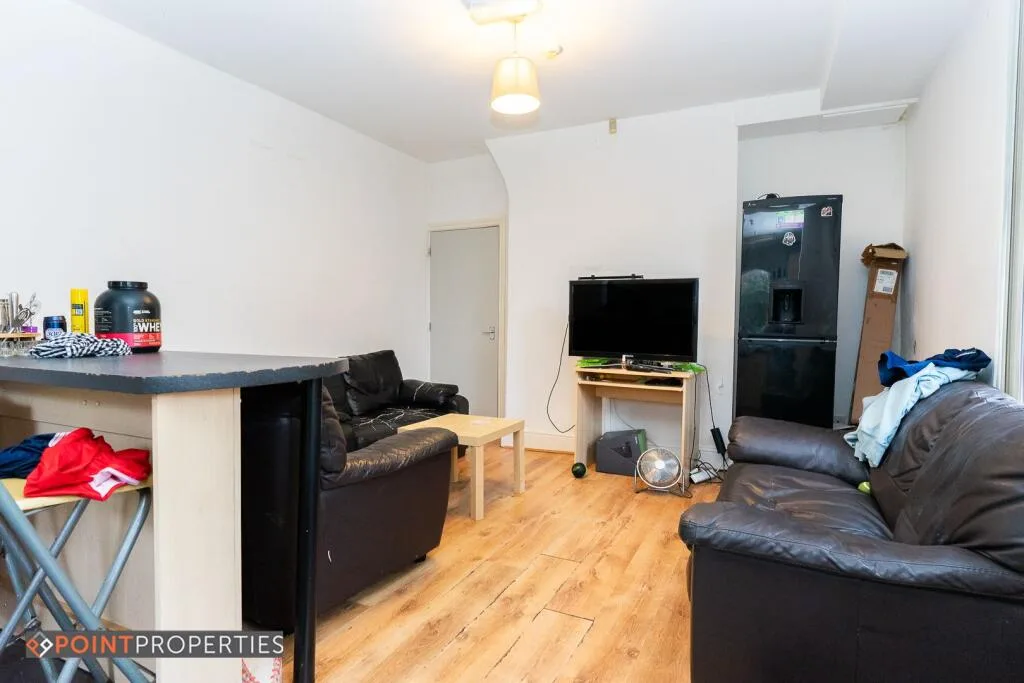 6 bedroom terraced house for rent