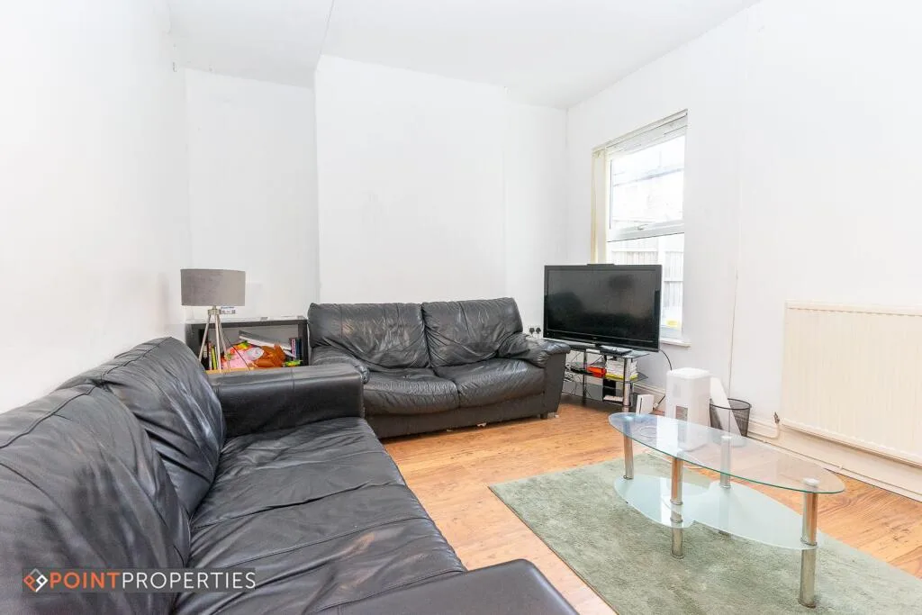 6 bedroom terraced house for rent