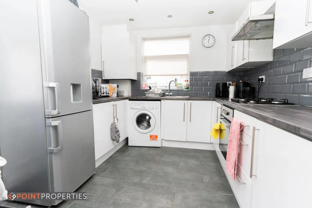 4 bedroom semi-detached house for rent