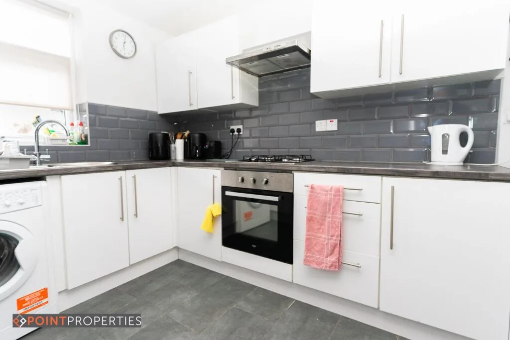 4 bedroom semi-detached house for rent