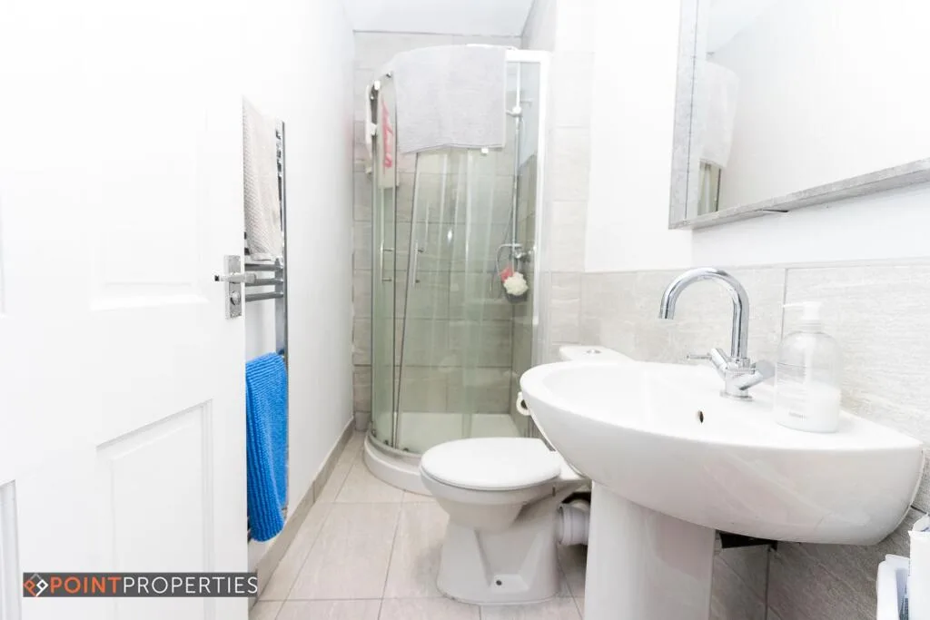 4 bedroom semi-detached house for rent