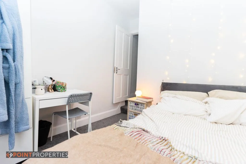 4 bedroom semi-detached house for rent
