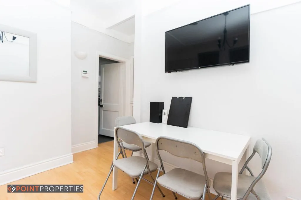 4 bedroom semi-detached house for rent