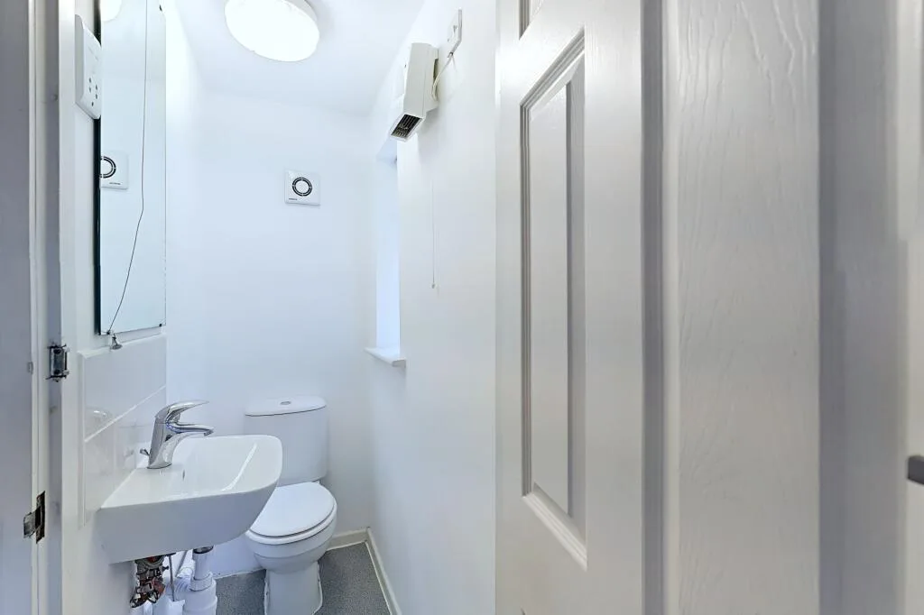 6 bedroom semi-detached house for rent