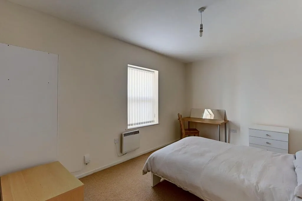 6 bedroom semi-detached house for rent