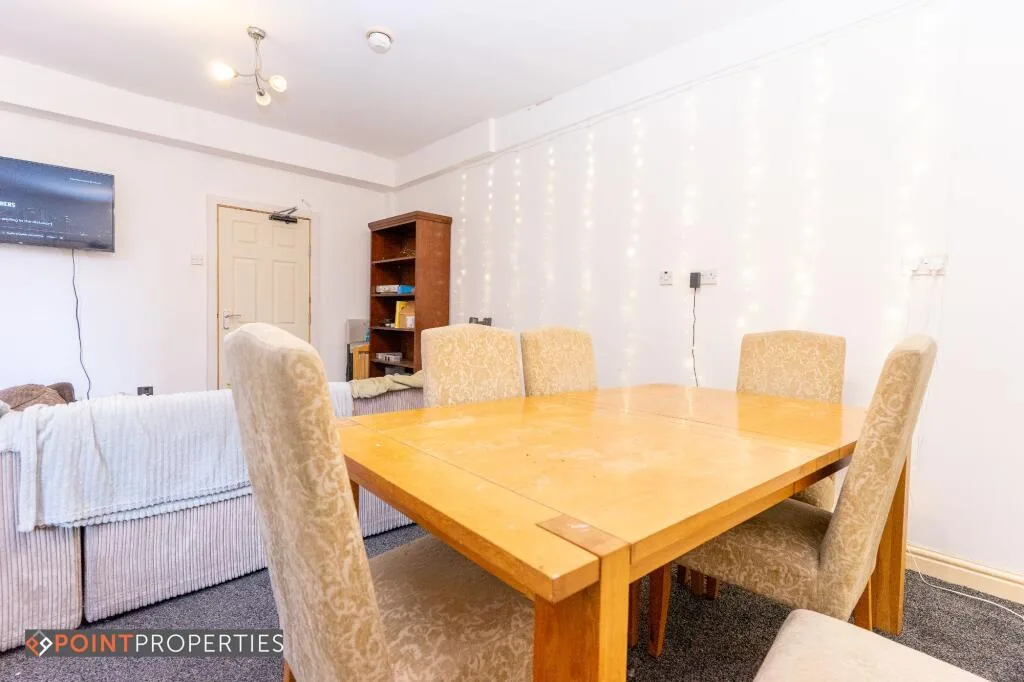 7 bedroom terraced house for rent