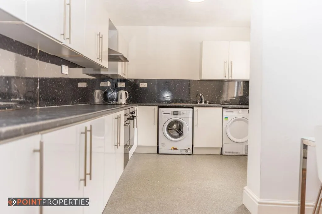 6 bedroom terraced house for rent