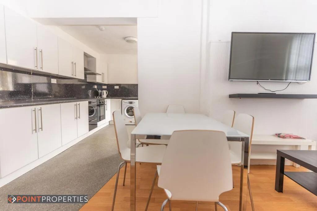 6 bedroom terraced house for rent