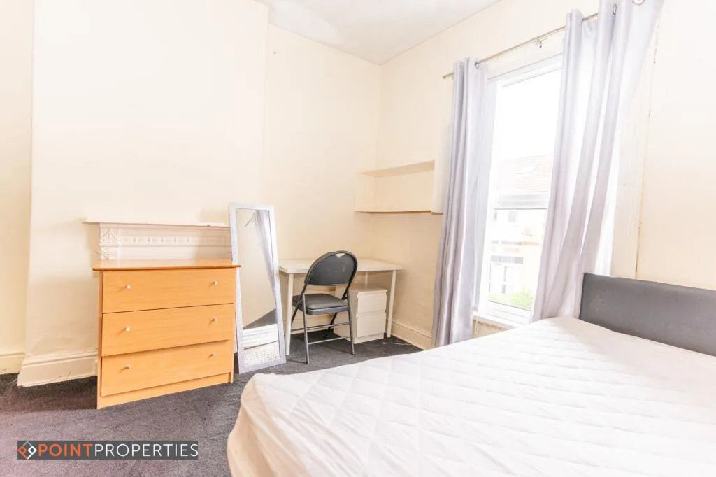 6 bedroom terraced house for rent