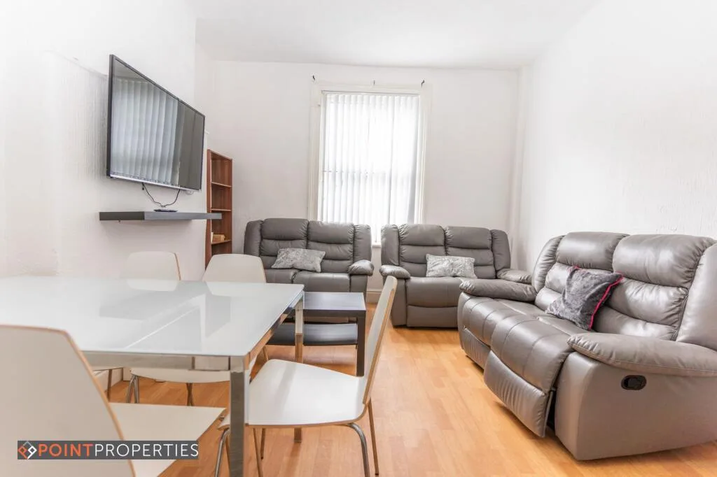 6 bedroom terraced house for rent