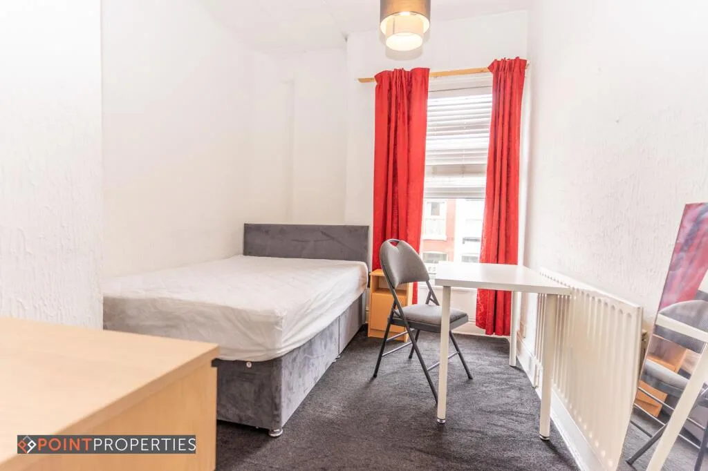 6 bedroom terraced house for rent