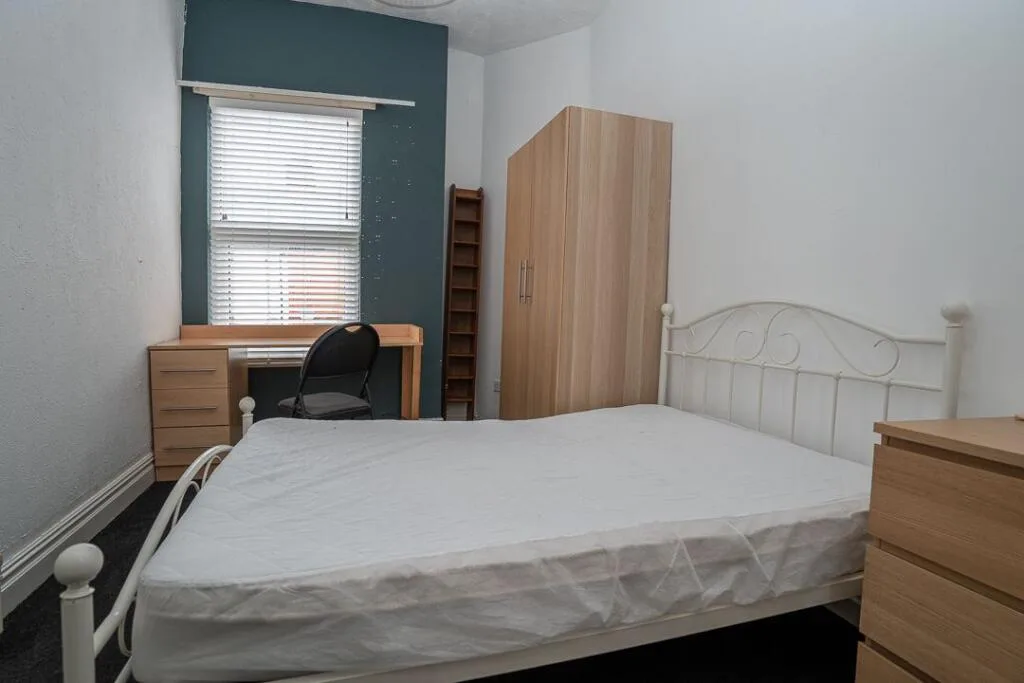 6 bedroom terraced house for rent
