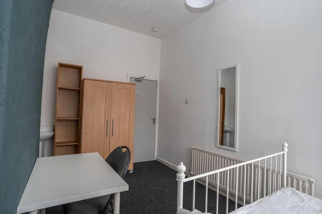 6 bedroom terraced house for rent