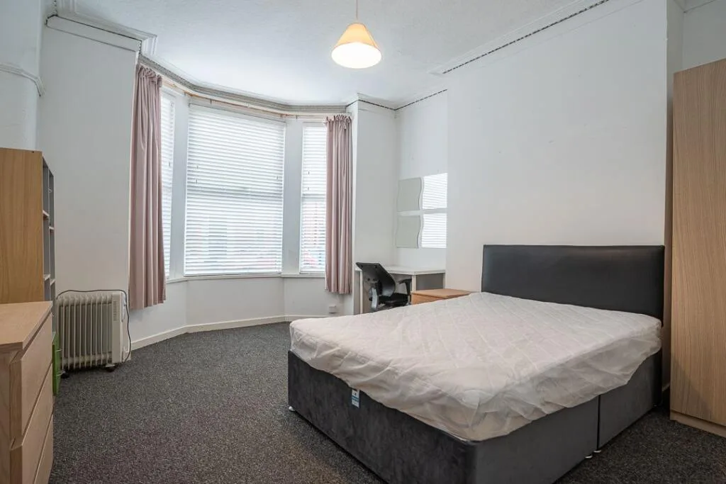 6 bedroom terraced house for rent